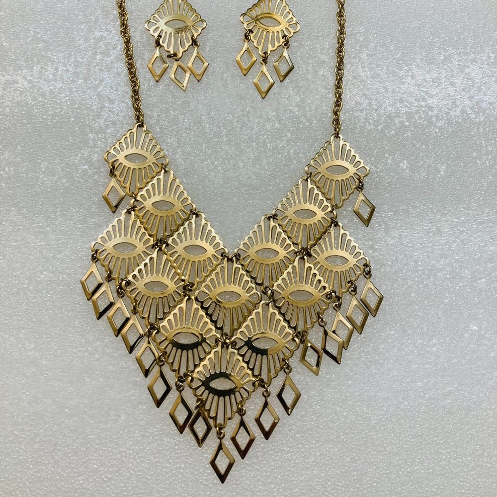 Vintage Sarah Coventry Bib Necklace and matching pierced earrings